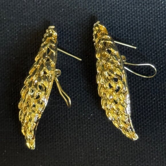 Gold Tone Angel Wing Pendant Earrings Set Intricate Design  Rhinestone Accents - Picture 11 of 13